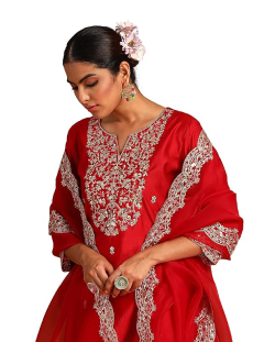 Lavana Women Rayon Viscose Yoke Zari Floral Straight Kurta Set & Pant With Embroidered Scalloped Dupatta Set