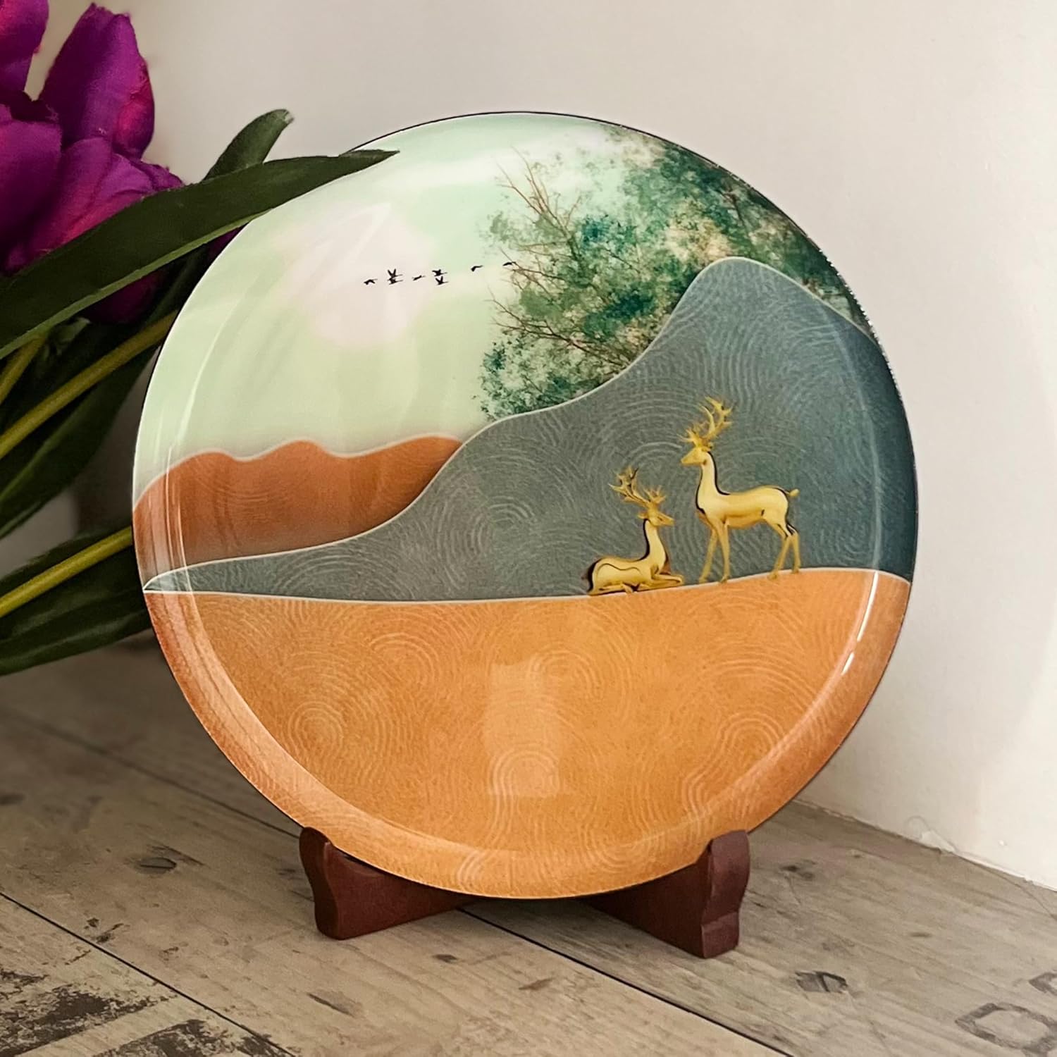 Amazon Basics Metal Deer Painting Showpiece Plate with Wooden Stand| 8 Inches | Mild Steel with Enamel Coating | Home & Office Desk Decor | Compact & Stylish Design | (21.5 x 20.5 x 5 cm)