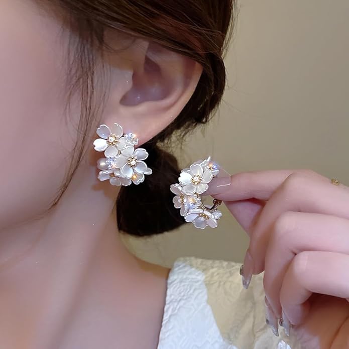 Shining Diva Fashion Latest Sweet Romantic Elegant White Flower Hoop Earrings | Stylish Shell Resin Delicate Pearl Flower Zircon Earrings | Trendy Versatile Jewellery | Light Exquisite Luxury Jewellery