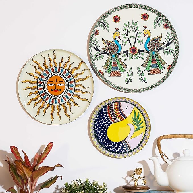 Amazon Basics Metal Decorative Wall Plates | Home Decoration | Madhubani Art Design | Living Room Wall Decoration | Décor Items | Gift Items (Multicolour) (Set of 3)